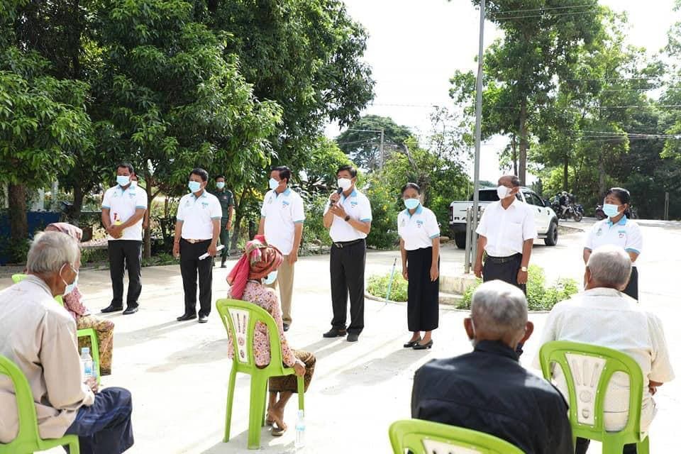 លោកយាយ លោកតាចាស់ជរាគ្មានទីពឹង និងមានជីវភាពខ្វះខាតក្នុងខេត្តប៉ៃលិន ទទួលប្រាក់ឧបត្ថម្ភប្រចាំខែពីក្រុមការងាររបស់មូលនិធិចាស់ជរា