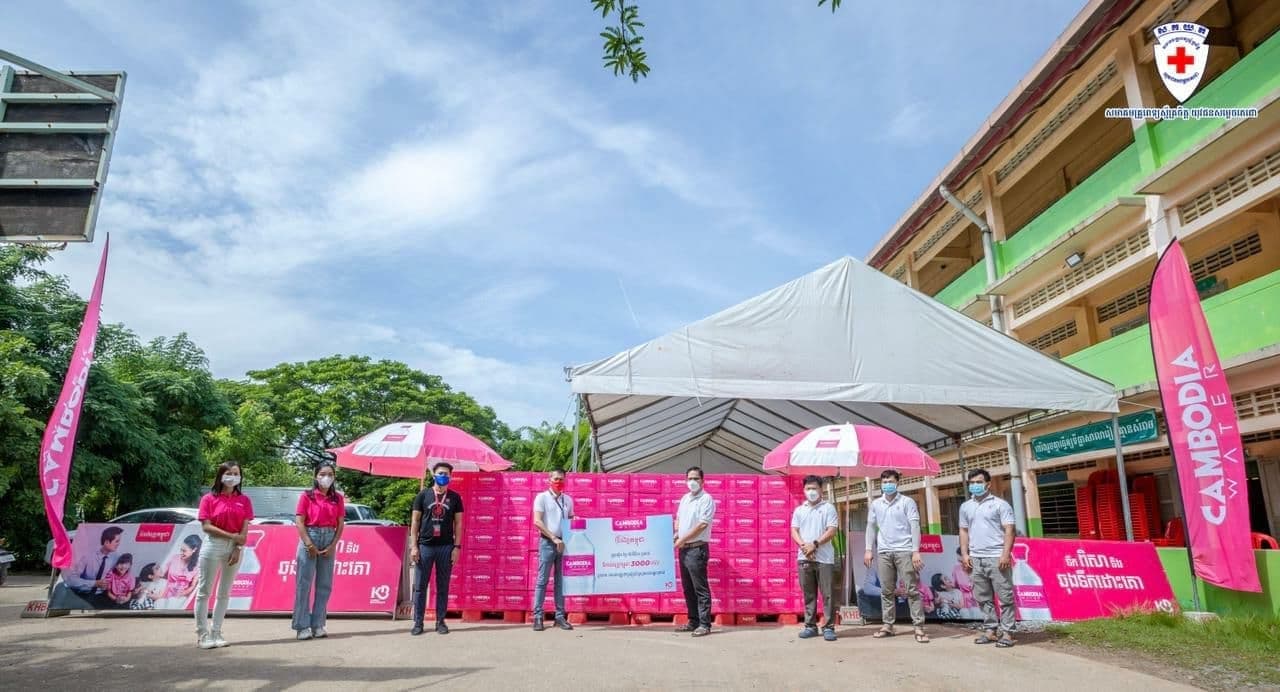 ក្រុមហ៊ុន ក្រុមហ៊ុន ខ្មែរ ប៊ែវើរីជីស និងសប្បុរសជនផ្សេងៗទៀត បានឧបត្ថម្ភថវិកា សម្ភារៈ ជូនដល់សមាគមគ្រូពេទ្យស្ម័គ្រចិត្តយុវជនសម្តេចតេជោ (TYDA)