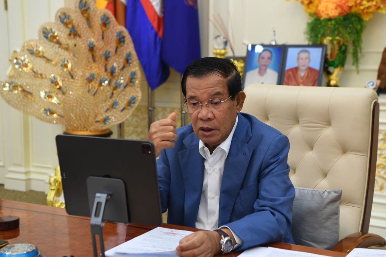 សម្ដេចតេជោ ហ៊ុន សែន ដឹកនាំកិច្ចប្រជុំពេញអង្គ គណៈរដ្ឋមន្រ្តី តាម អនឡាញ ដើម្បីពិនិត្យ និងពិភាក្សា