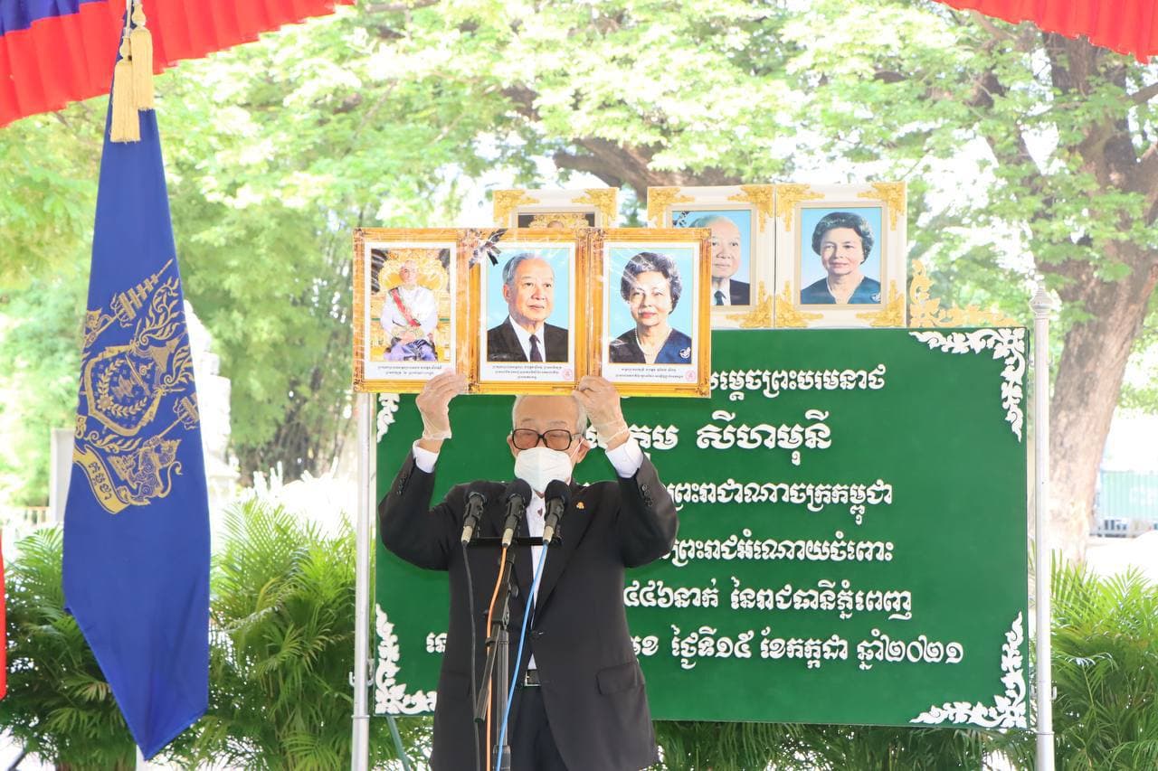 ពលរដ្ឋក្រីក្រ ជនពិកា រងគ្រោះ និងងាយរងគ្រោះដោយជម្ងឺកូវីដ-១៩ជិត ៥០០គ្រួសារ ទទួលបានព្រះរាជអំណោយពីព្រះមហាក្សត្រ