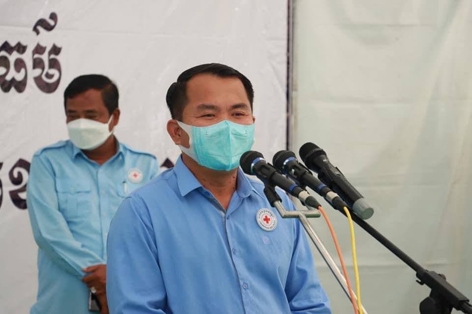 អភិបាលខេត្តកណ្ដាល អញ្ជើញសំណេះសំណាល និងសាកសួរសុខទុក្ខប្រជាពលរដ្ឋ និងមន្ត្រីរាជការ ដែលបានបញ្ចប់ចត្តាឡីស័ក នៅវិទ្យាល័យ ហ៊ុន សែន តាខ្មៅ