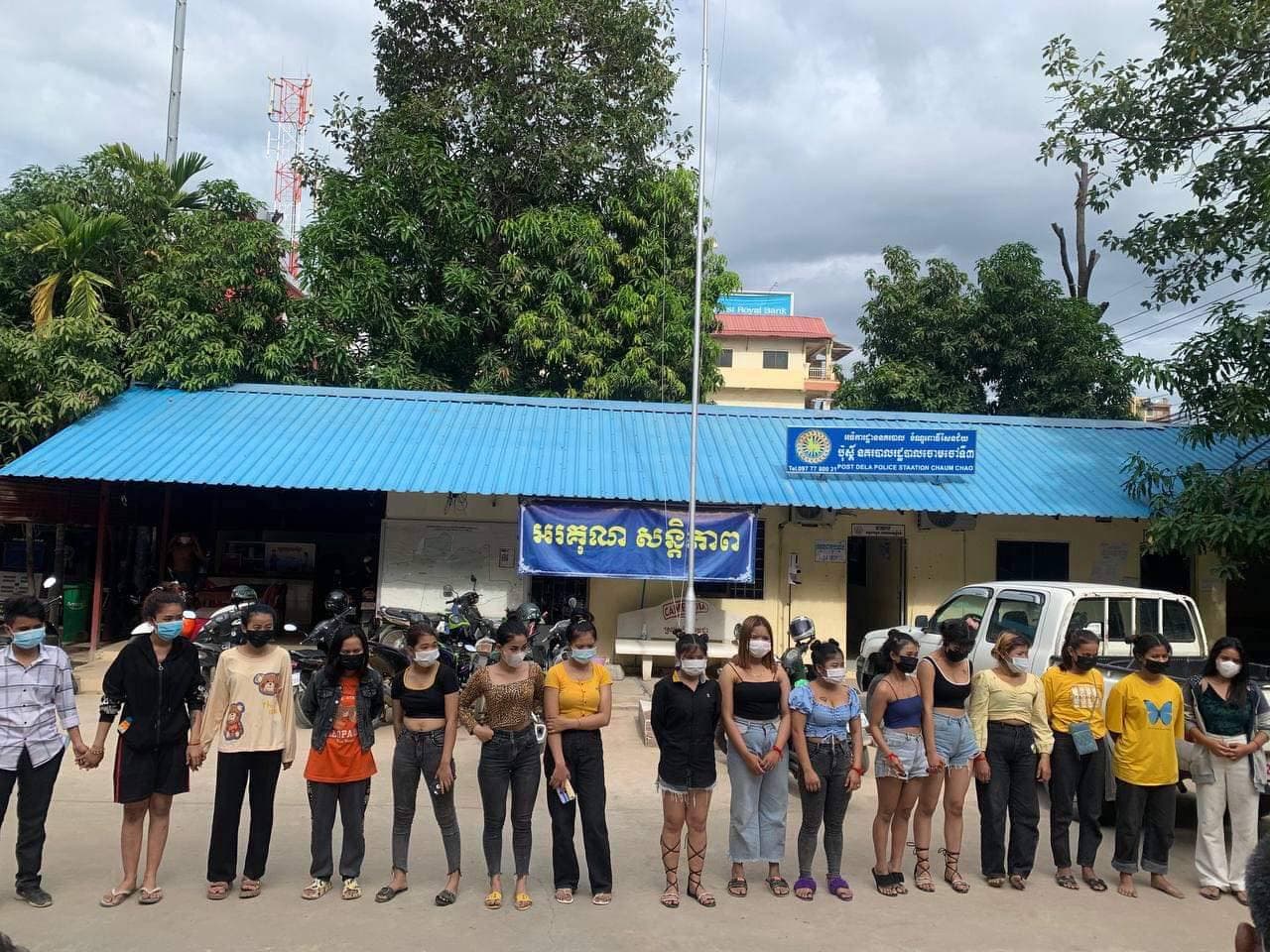 ក្មេងស្រីឈាមរាវ២ក្រុមបានឈ្លោះប្រកែកគ្នាមួយប្រាវ  ហេីយប្រុងវាយតបគ្នាតែត្រូវកម្លាំងនគរបាលចោមចៅទី៣ ចុះអន្តរាគមន៍ភ្លាមៗ