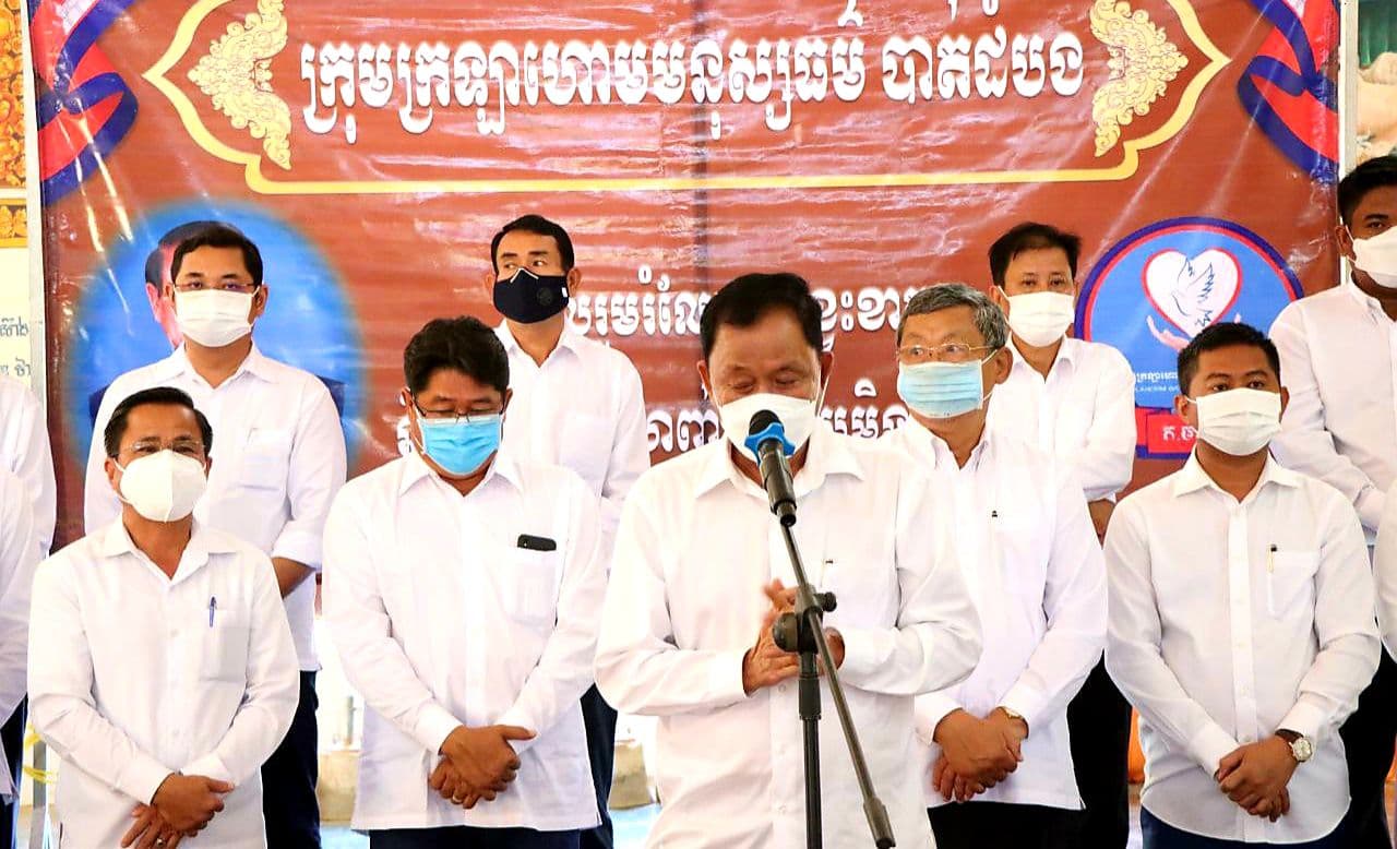 ឯកឧត្តម ខាន់ ម៉ាណេរ បាននាំយកនូវទៀនព្រះវស្សា រួមនិងទេយ្យទានទេយ្យវត្ថុប្រគេនដល់ព្រះសង្ឃនៅតាមវត្តចំនួន ៣៣វត្ត នៅក្នុងស្រុកបវេល ខេត្តបាត់ដំបង