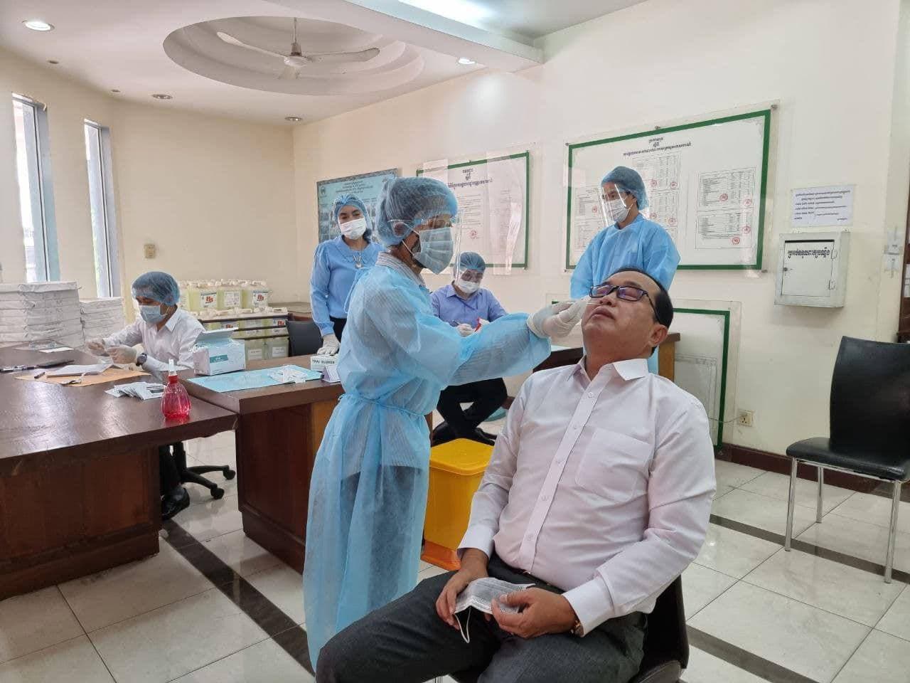 ក្រសួងទេសចរណ៍ចាប់ផ្តើមយុទ្ធនាការធ្វើតេស្តរហ័ស រកមេរោគកូវីដ-១៩ ជូនថ្នាក់ដឹកនាំ និងមន្ត្រីរាជការ ដែលមកបំពេញការងារ នៅក្រសួង