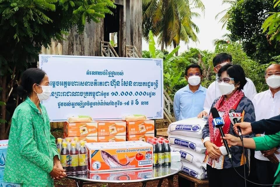 អ្នកចាក់វ៉ាក់សាំងទី ៦លាន សម្ដែងក្ដីរីករាយ និងអរគុណសម្តេចតេជោ ក្រោយពេលបានចាក់វ៉ាក់សាំង ហើយទទួលបានថវិកាទៀត
