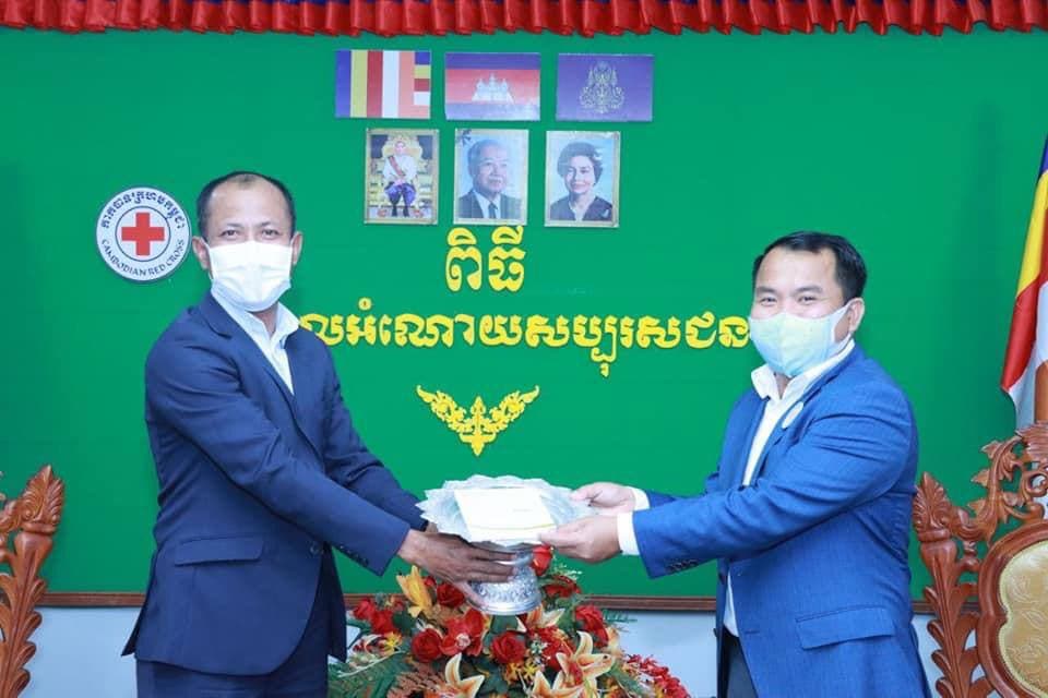 អភិបាលខេត្តកណ្ដាល អញ្ជើញជួបសំណេះសំណាល និងទទួលថវិកា និងសម្ភារៈពីសប្បុរសជននានា ដើម្បីចូលរួមចំណែកទ្រទ្រង់ដល់សកម្មភាពមនុស្សធម៌