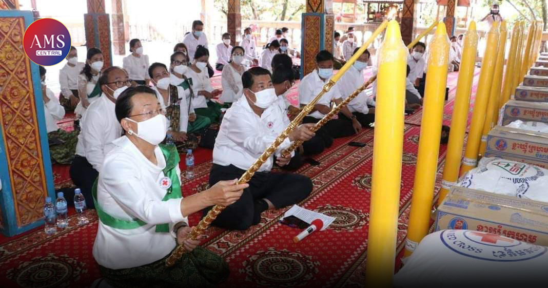 វត្តចំនួន ១០ក្នុងខេត្តកំពត ទទួលអំណោយសម្ដេចតេជោ និងសម្ដេចកិត្តិព្រឹទ្ធបណ្ឌិត