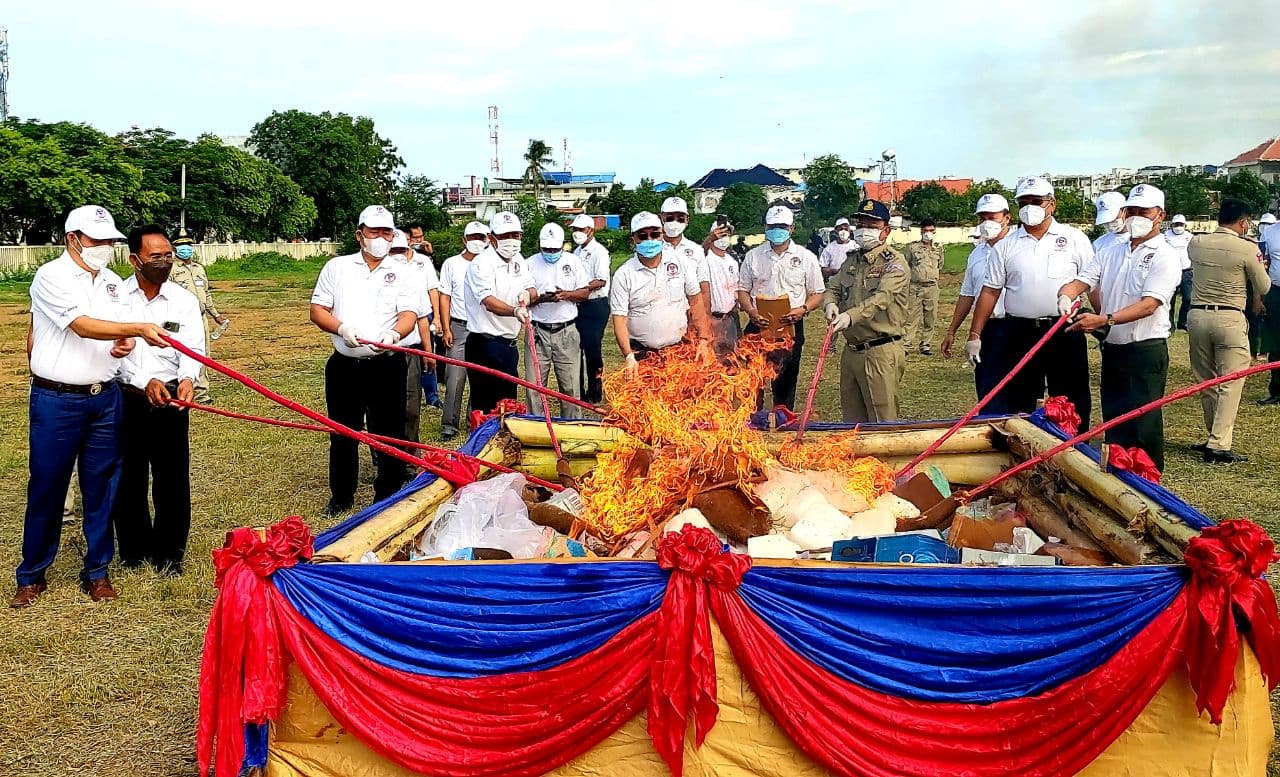 សារធាតុគ្រឿងញៀនប្រមាណ៦២គីឡូក្រាមដែលត្រូវដកហូតនិងបង្ក្រាបបានពីខេត្តចំនួន៦ត្រូវបាននាំយកមកធ្វើការដុតបំផ្លាញចោល នៅខេត្តបាត់ដំបង