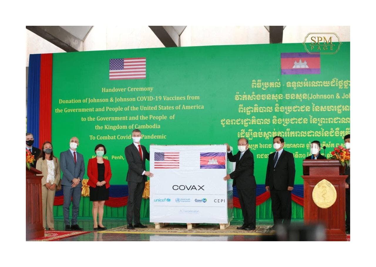 វ៉ាក់សាំង Johnson & Johnson ដែលជាជំនួយរបស់អាមេរិក តាមរយៈយន្តការកូវ៉ាក់ ត្រូវបានដឹកមកដល់កម្ពុជា