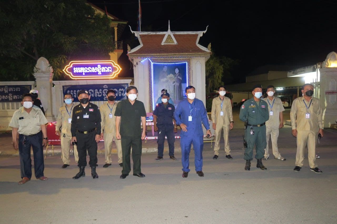 ខណ្ឌឬស្សីកែវ ក៏មិនខុសពីខណ្ឌដទៃទៀតដែរ គឺបានអនុវត្តយ៉ាងតឹងរ៉ឹងបំផុតចំពោះអ្នកដំណើរទាំងឡាយណាដែលល្មើសពីបំរាមបានកំណត់ ដើម្បីមកធ្វើការសាកសួរ