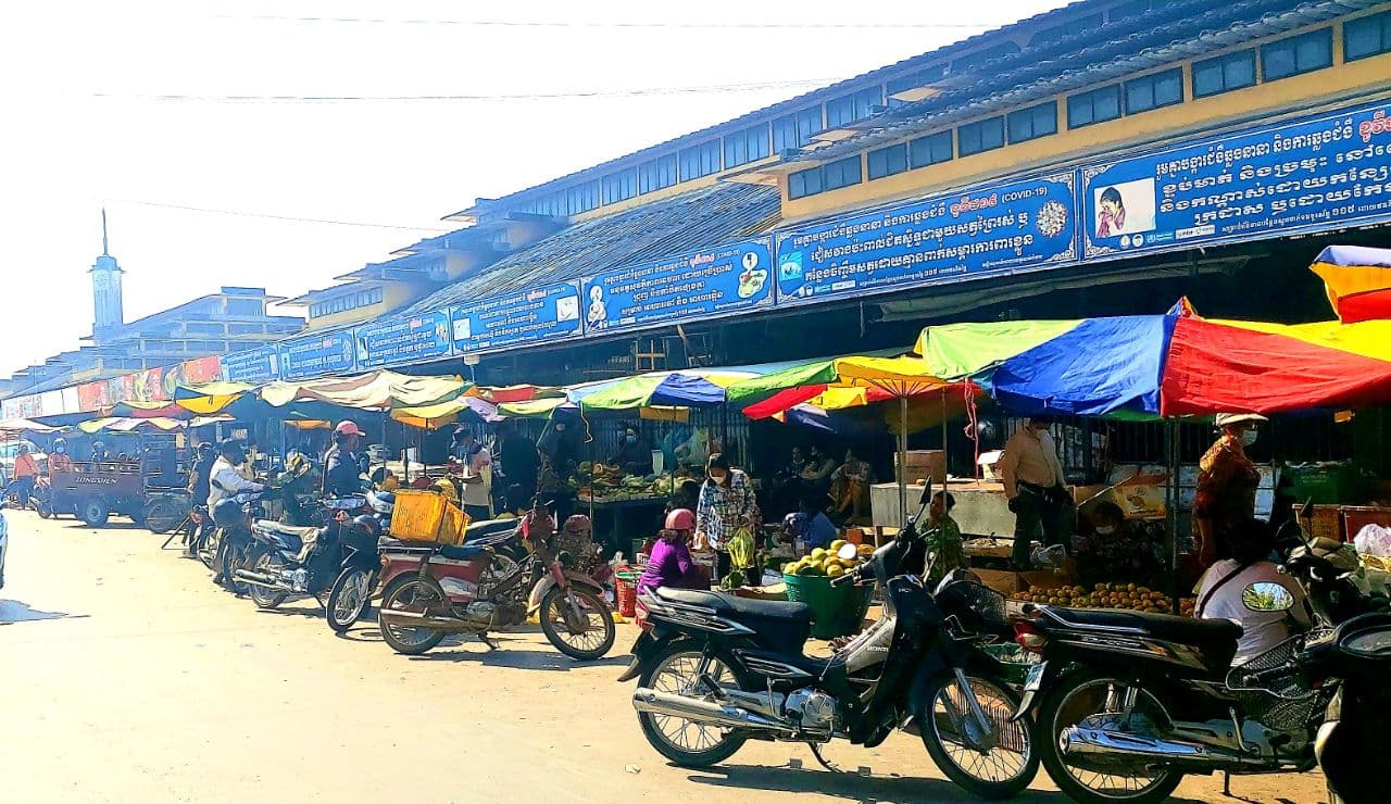 រដ្ឋបាលខេត្តបាត់ដំបង បានចេញសេចក្តីសម្រេចធ្វើការបិទផ្សារ ចំនួន ២៧ទីតាំង ក្នុងស្រុក-ក្រុង ចំនួន៥ ដែលប្រឈមការឆ្លងរាតត្បាតពីជំងឺកូវីដ-19