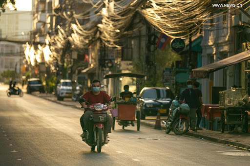 កូវីដ៖ ឡាវបន្តពន្យាពេលបិទខ្ទប់២សប្តាហ៍ទៀត ព្រោះអ្នកជិតខាងឆ្លងខ្លាំង