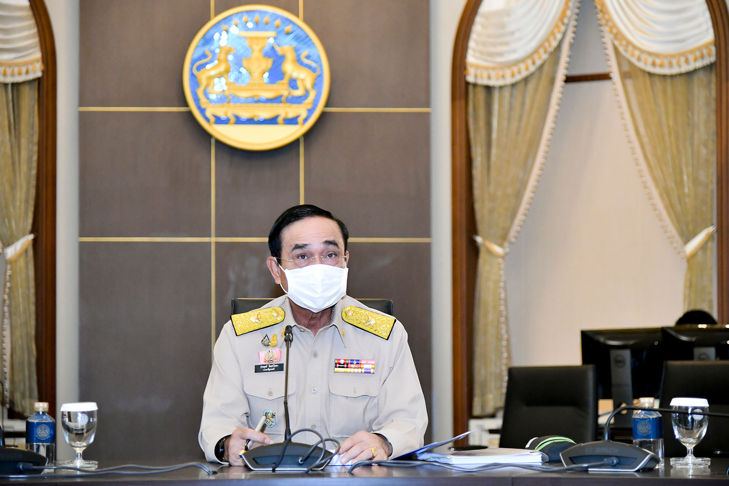 លោក ប្រាយុទ្ធ ចាន់អូចា ប្រកាសដកបទបញ្ជាដែលមានគោលដៅរឹតត្បិតលើការផ្សព្វផ្សាយព័ត៌មានវិញ