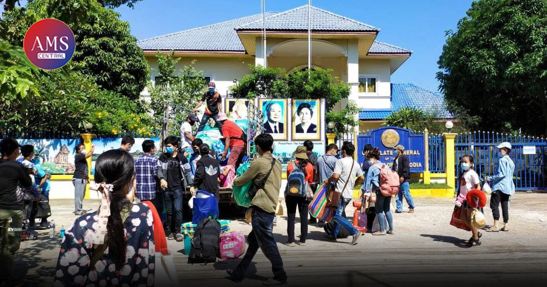 ស្ថានអគ្គកុងស៊ុលកម្ពុជា បានប្រមូលប្រជាពលករ និងកម្មករខ្មែរដែលមកពីបណ្តារខេត្តនានា នៃប្រទេសថៃ ហើយមកកកស្ទៈនៅផ្សាររ៉ងគ្លឿ និងនៅមុខស្ថានអគ្គកុងស៊ុល