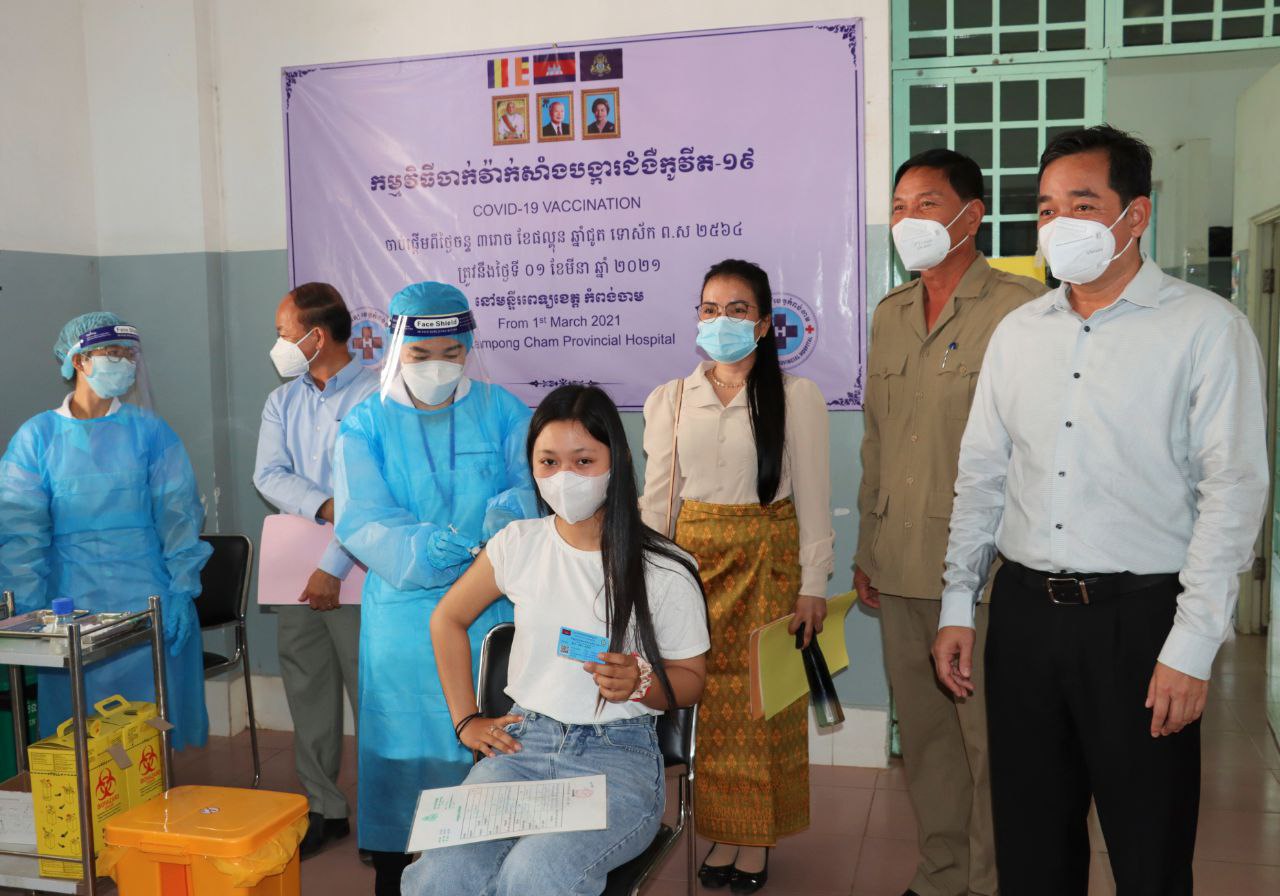 ខេត្តកំពង់ចាម បើកយុទ្ធនាការចាក់វ៉ាក់សាំងបង្ការជំងឺកូវីដ-១៩ សម្រាប់កុមារ និងយុវវ័យចាប់ពីអាយុ១២ឆ្នាំ ដល់ក្រោម១៨ឆ្នាំ នៅមន្ទីរពេទ្យបង្អែកខេត្តកំពង់ចាម
