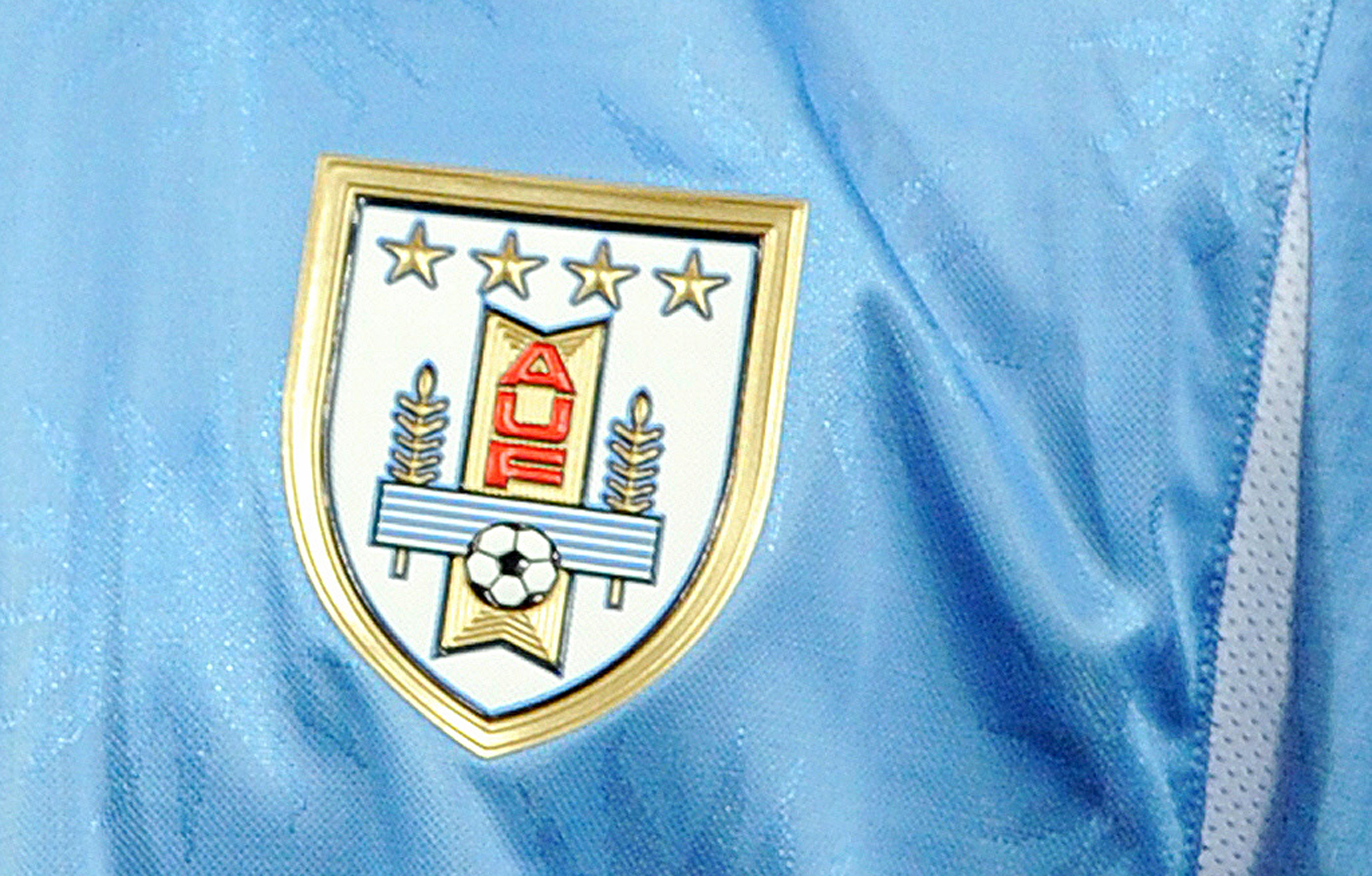 FIFA ស្នើឱ្យ Uruguay ដកផ្កាយពីរចេញពីឈុត ដោយធ្លាប់ឈ្នះ World Cup តែពីរមិនមែនបួននោះទេ