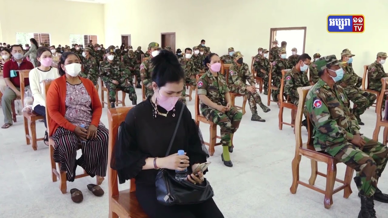 កងទ័ព និងគ្រួសារ ចំណុះបញ្ជាការដ្ឋានវិស្វកម្មកងទ័ពជើងគោក ចាក់ចាក់វ៉ាក់សាំងដូសទី៣ (Video Inside)