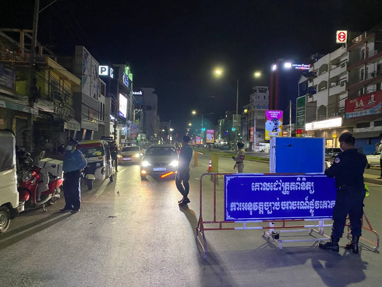 កម្លាំងចម្រុះ  នៃគណៈបញ្ចាការឯកភាពខណ្ឌច្បារអំពៅ ដាក់គោលដៅអនុវត្តន៍បម្រាមគោចរ និងឃាត់បានមធ្យោបាយធ្វេីដំណេីរជាច្រេីនគ្រឿងដែលល្មេីសបម្រាបគោចរ