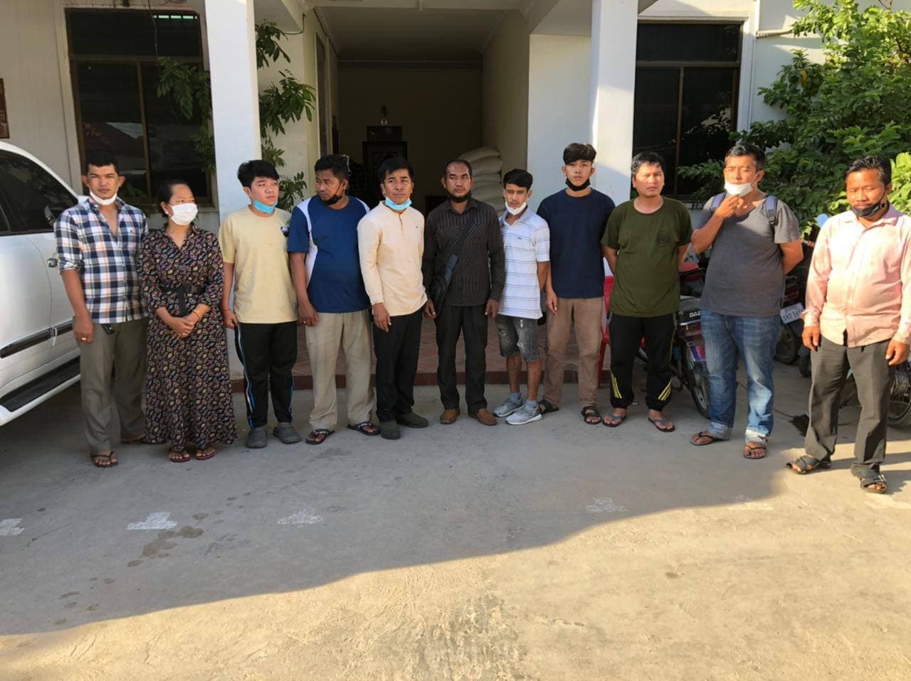 ជនសង្ស័យប្រុសស្រី១១នាក់  ពាក់ព័ន្ធ ករណីរារាំងការអនុវត្តវិធានការសុខាភិបាល (ប្រមូលផ្តុំគ្នាផឹកស៊ី)ត្រូវសមត្ថកិច្ចប៉ុស្ដិ៍ភ្នំពេញថ្មី  ឃាត់ខ្លួន