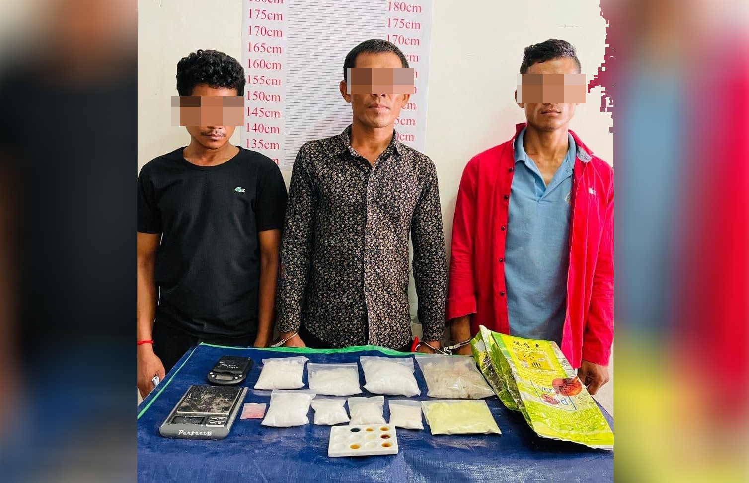 ជនសង្ស័យ ៣នាក់ ជាមួយថ្នាំញៀនជាង ១គីឡូក្រាម ត្រូវសមត្ថកិច្ចបង្ក្រាបនៅខេត្តកំពង់ស្ពឺ