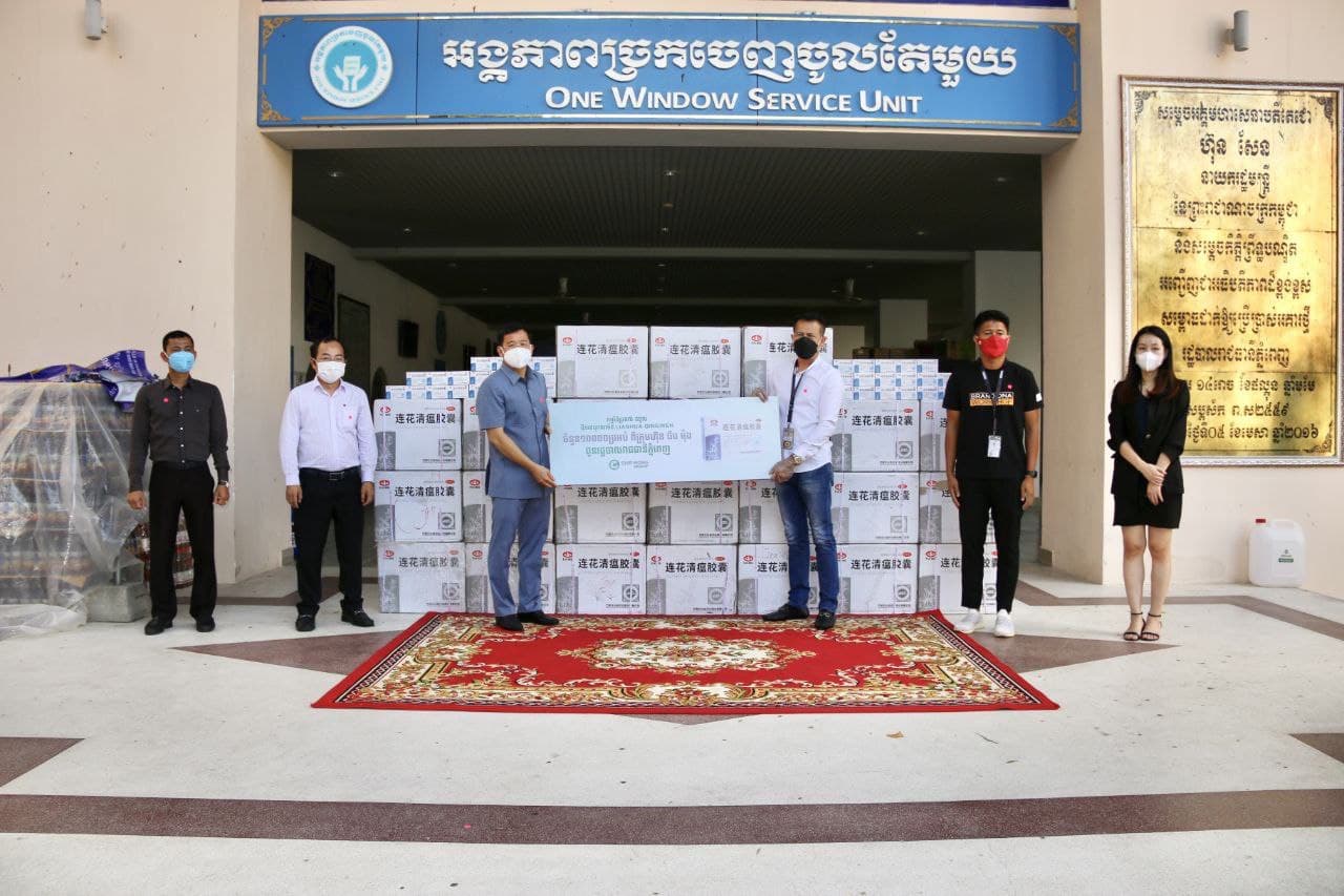 ក្រុមហ៊ុនឯកជនក្នុងស្រុក ផ្ដល់ថ្នាំបុរាណចិន១ម៉ឺនប្រអប់ជូនរដ្ឋបាលរាជធានី ដើម្បីចាត់វិធានការទប់ស្កាត់ការរីករាលដាលមេរោគបូរីដ-១៩