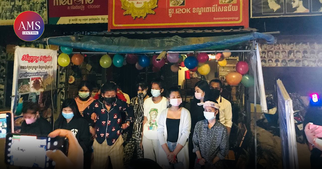 កម្លាំងគណៈបញ្ជាការឯកភាពខណ្ឌពោធិ៍សែនជ័យ ចុះឃាត់ខ្លួនមនុស្ស១៣នាក់ដោយជួបជុំផឹកស៊ីល្មេីសបំរាមគោចរ