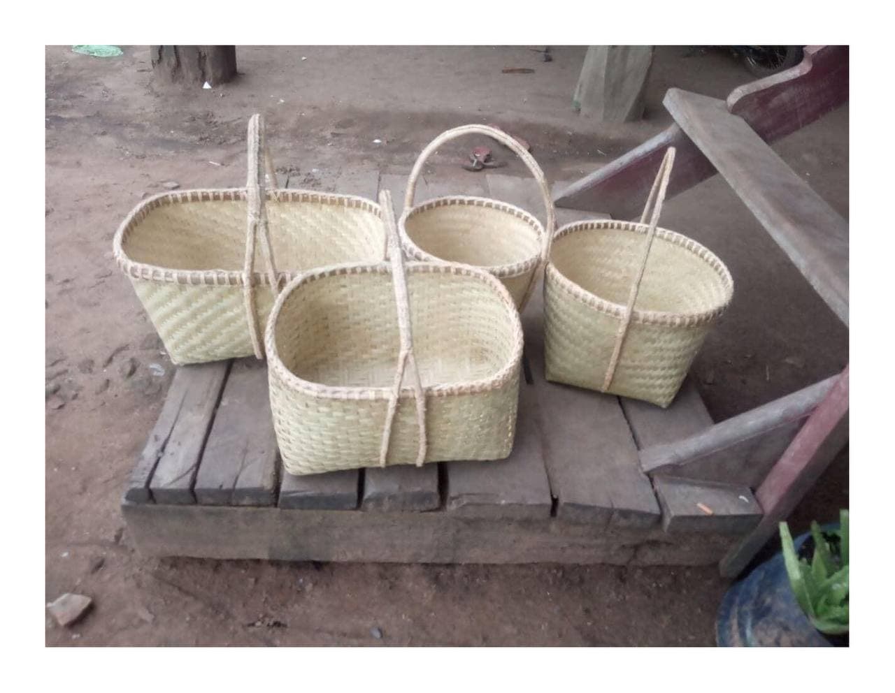 កន្រ្តក ឫស្សីធ្វើដោយដៃ ដែលផលិតដោយសមាជិកក្រុមឫស្សីនៅសហគមន៍តំបន់ការពារធម្មជាតិជីក្លប់
