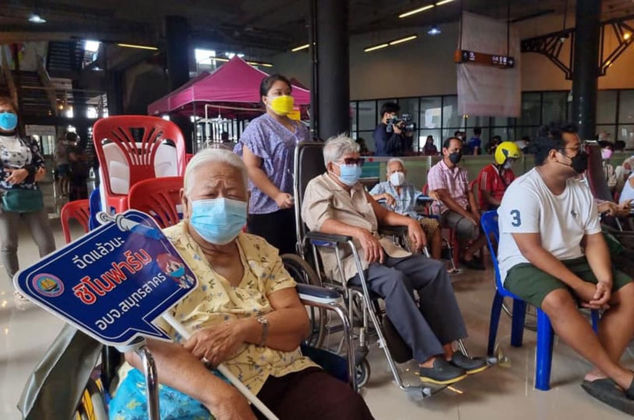 ថៃបន្តរកឃើញអ្នកឆ្លង Covid-19 ថ្មីៗចំនួន២ម៉ឺន២ពាន់ ៧៨២ ករណី និងស្លាប់​១៤៧នាក់​ទៀត ក្នុងរបាយការណ៍ថ្ងៃព្រហស្បតិ៍នេះ (មានវីដេអូ)