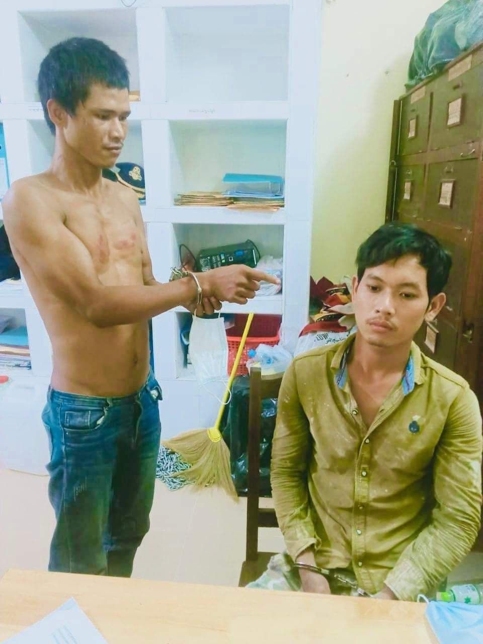 ជនសង្ស័យចំនួន ៤នាក់ ត្រូវបានកម្លាំងនគរបាលខេត្តកែប បង្ក្រាបក្រោយប្រព្រឹត្តបទល្មើសលួចគ្មានស្ថានទម្ងន់ទោស(លួចម៉ូតូ) នៅក្នុងភូមិសាស្ត្ររបស់ខ្លួន
