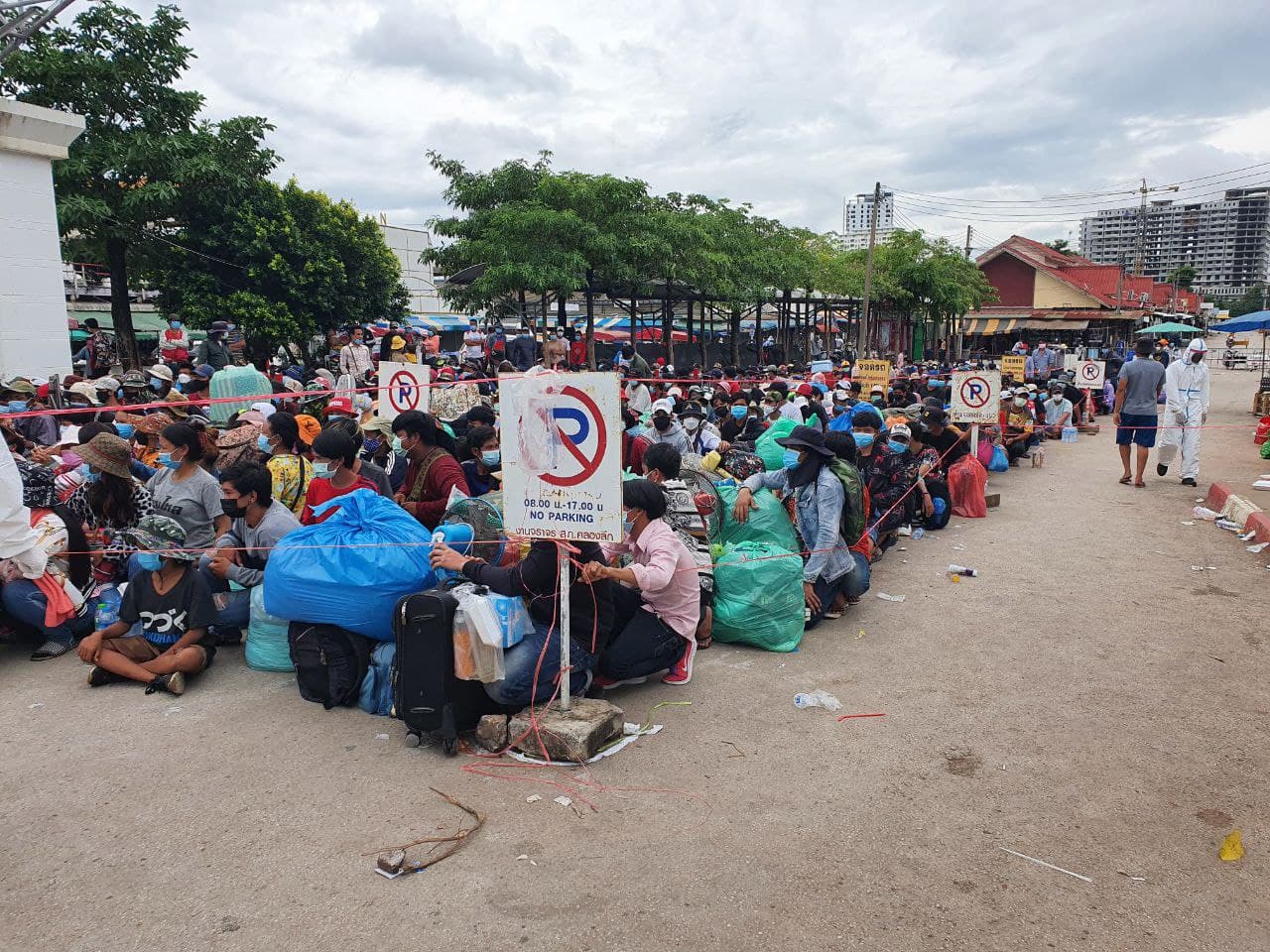 ស្ថានអគ្គកុងស៊ុលប្រចាំខេត្តស្រះកែវ ចុះជួយសម្រួលដល់ក្រុមកម្មករ អាជីវករ ដែលទាមទារត្រឡប់មកវិញ