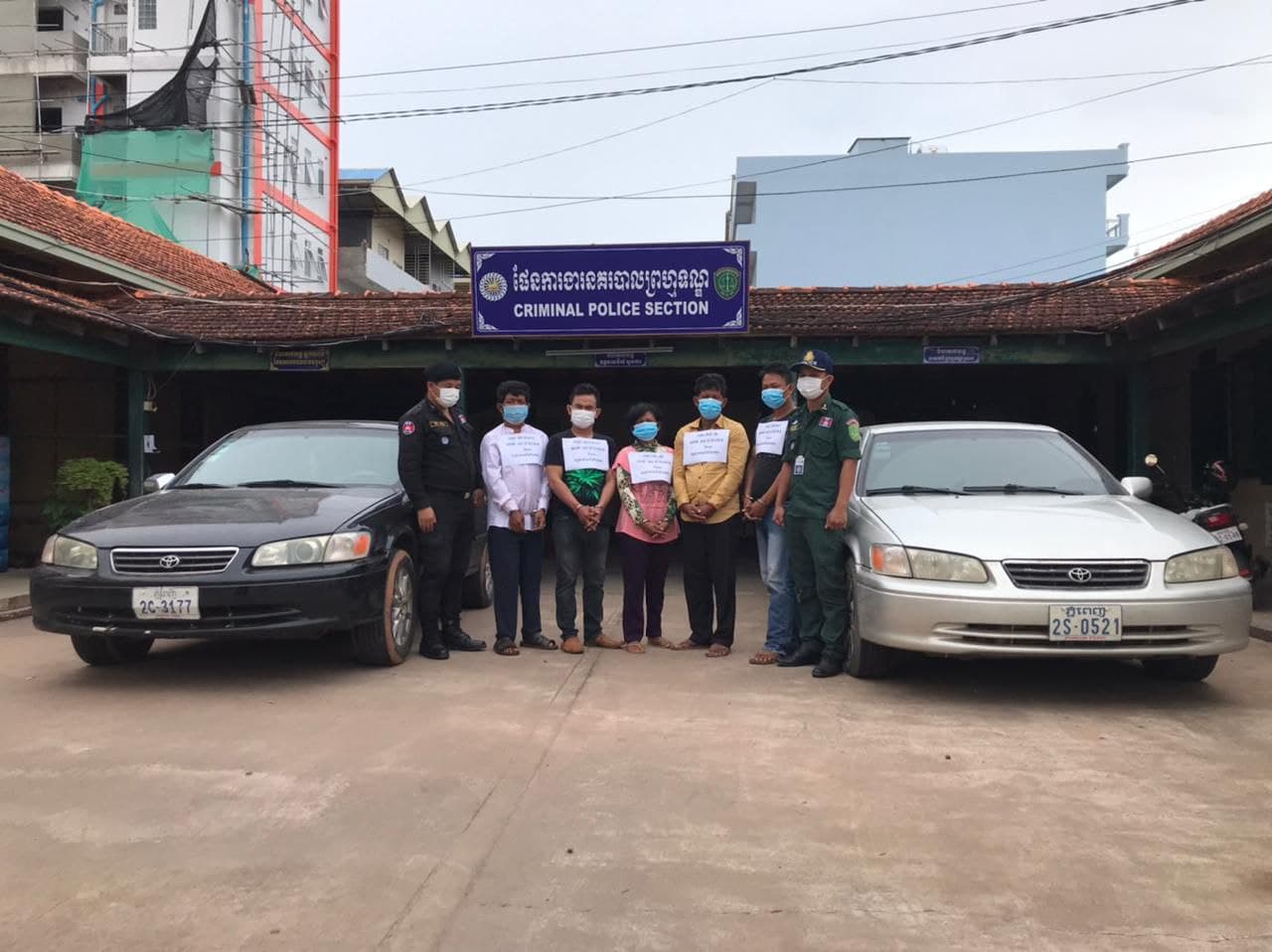 នគរបាលព្រហ្មទណ្ឌ នៃស្នងការដ្ឋាននគរ បាលខេត្តកំពត សហការ ជាមួយនគរ បាលក្រសួងមហាផ្ទៃ ឃាត់ខ្លួនមនុស្សប្រុសស្រីចំនួន 5 នាក់ពាក់ព័ន្ធលួចលុយតាមវីង