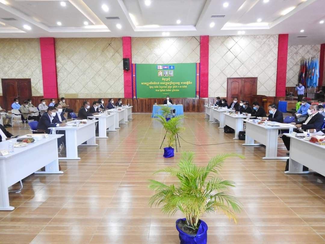 អភិបាលខេត្តកំពត ដឹកនាំមន្ត្រីនៃមន្ទីរពាក់ព័ន្ធចូលរួមកម្មវិធីសន្និសីទសារព័ត៌មាន បើកយុទ្ធនាការជាតិ អប់រំផ្សព្វផ្សាយ និងបណ្តុះបណ្តាល ប្រជាពលរដ្ឋរក្រោមប្រធានបទរួមគ្នាទទួលការខុសត្រូវទប់ស្កាត់ការចម្លងវីរុសកូវីដ១៩