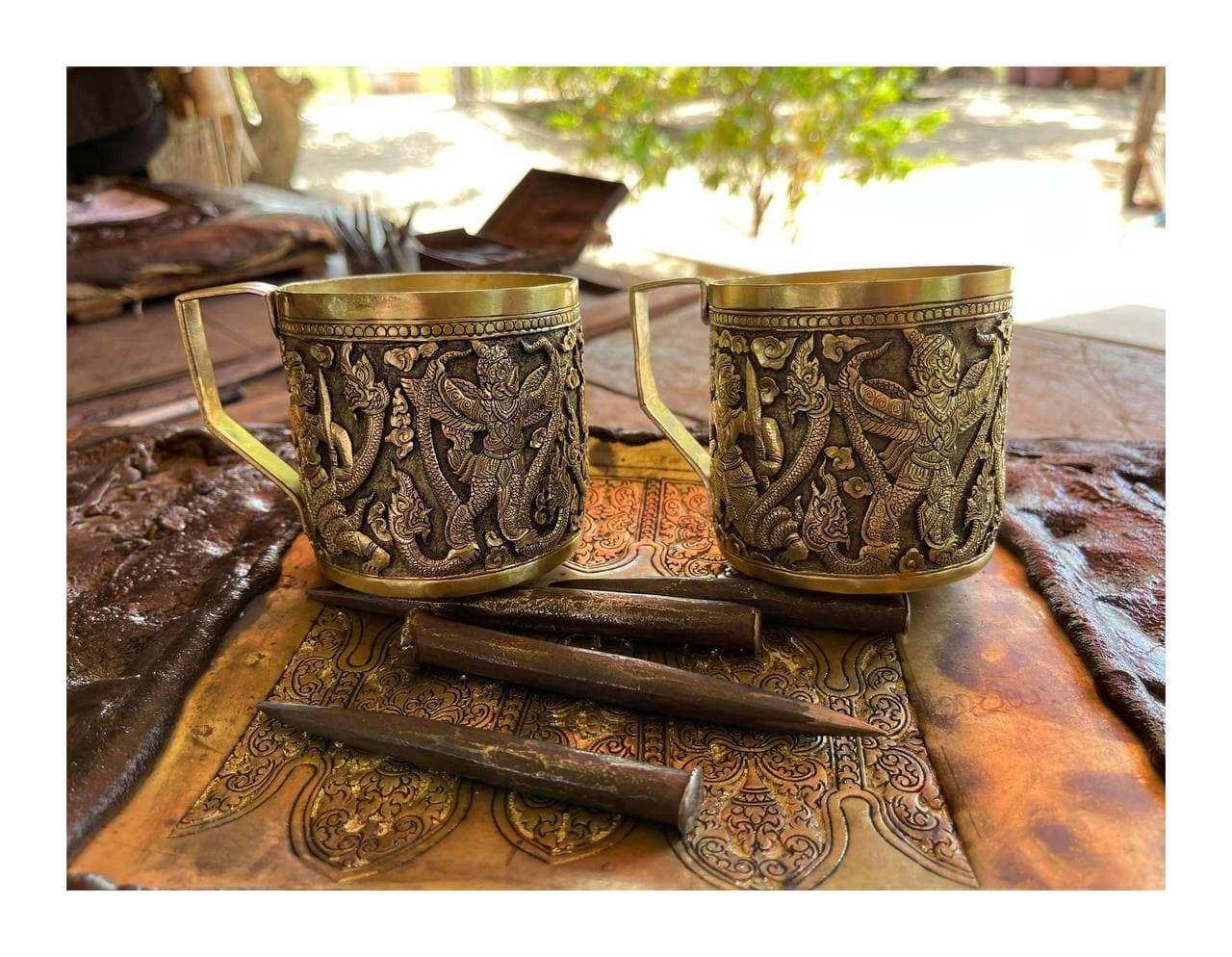 ផ្តិល និងកែវប្រាក់រំលេចដោយក្បូរក្បាច់រចនាខ្មែរដ៏ពិសដ្ឋ