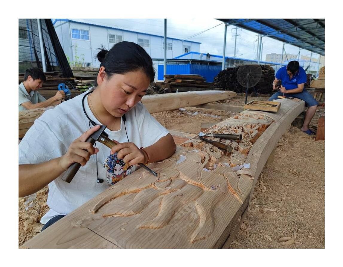ឆ្លាក់ឈើតាមបែបប្រពៃណីនៅទីក្រុង Xiaogan ខេត្តហ៊ូប៉ី ភាគកណ្តាល ប្រទេសចិន