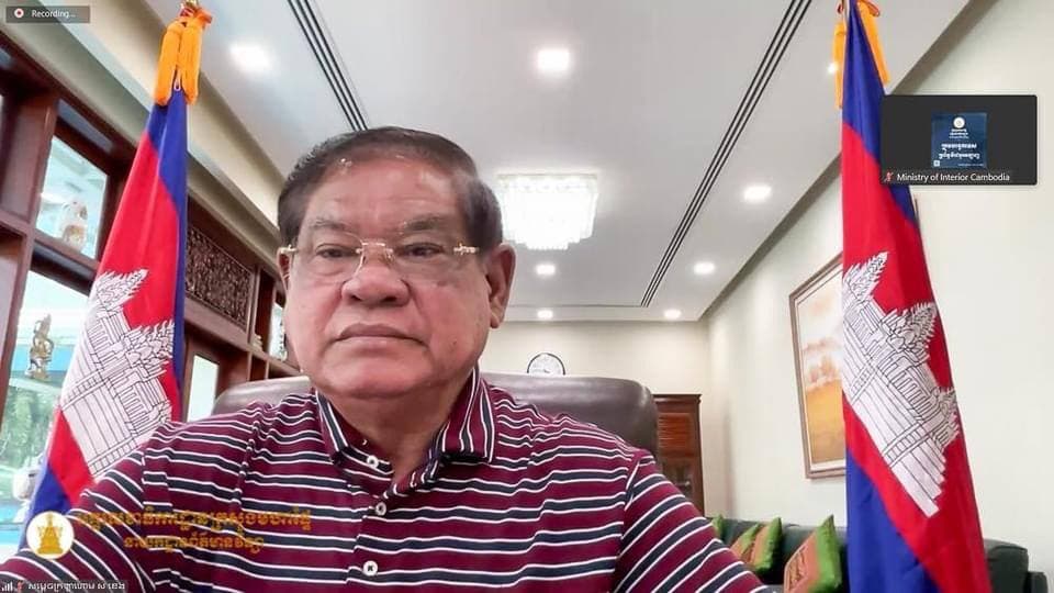 សម្ដេចក្រឡាហោម ស ខេង អញ្ជើញជាអធិបតីដ៏ខ្ពង់ខ្ពស់ដឹកនាំកិច្ចប្រជុំត្រួតពិនិត្យការចាក់វ៉ាក់សាំងការពារជំងឺកូវីដ១៩របស់ក្រសួងមហាផ្ទៃ