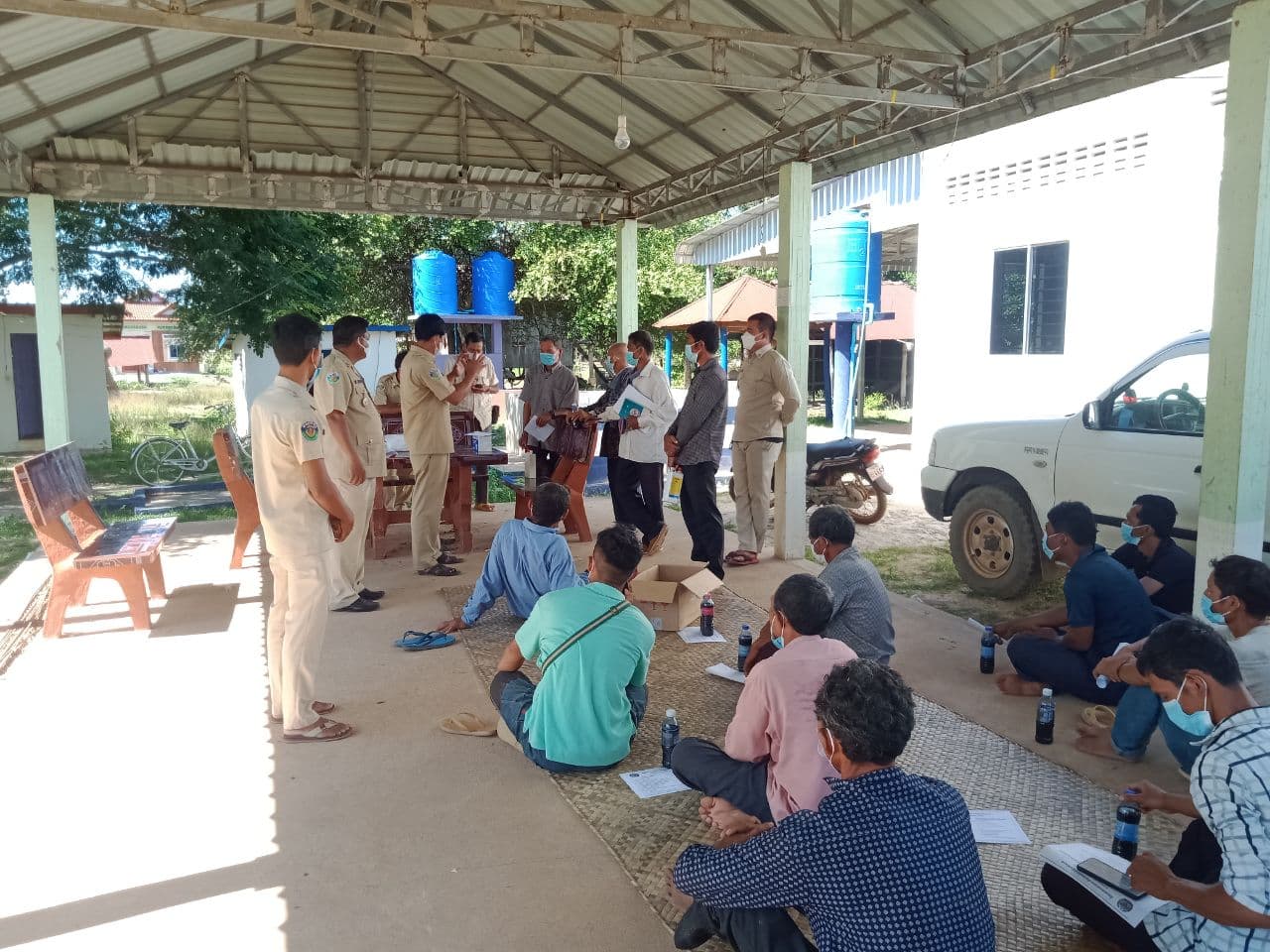 កម្លាំងការិយាល័យផលិតកម្មនិងបសុព្យាបាលនៃមន្ទីរកសិកម្មខេត្តកំពង់ឆ្នាំងបានចុះអប់រំផ្សព្វផ្សាយ និងព្យាបាលសត្វគោ កើតជំងឺដុំពក របស់បងប្អូនប្រជាពលរដ្ឋនៅក្នុងឃុំជើងគ្រាវ ស្រុករលាប្អៀរ