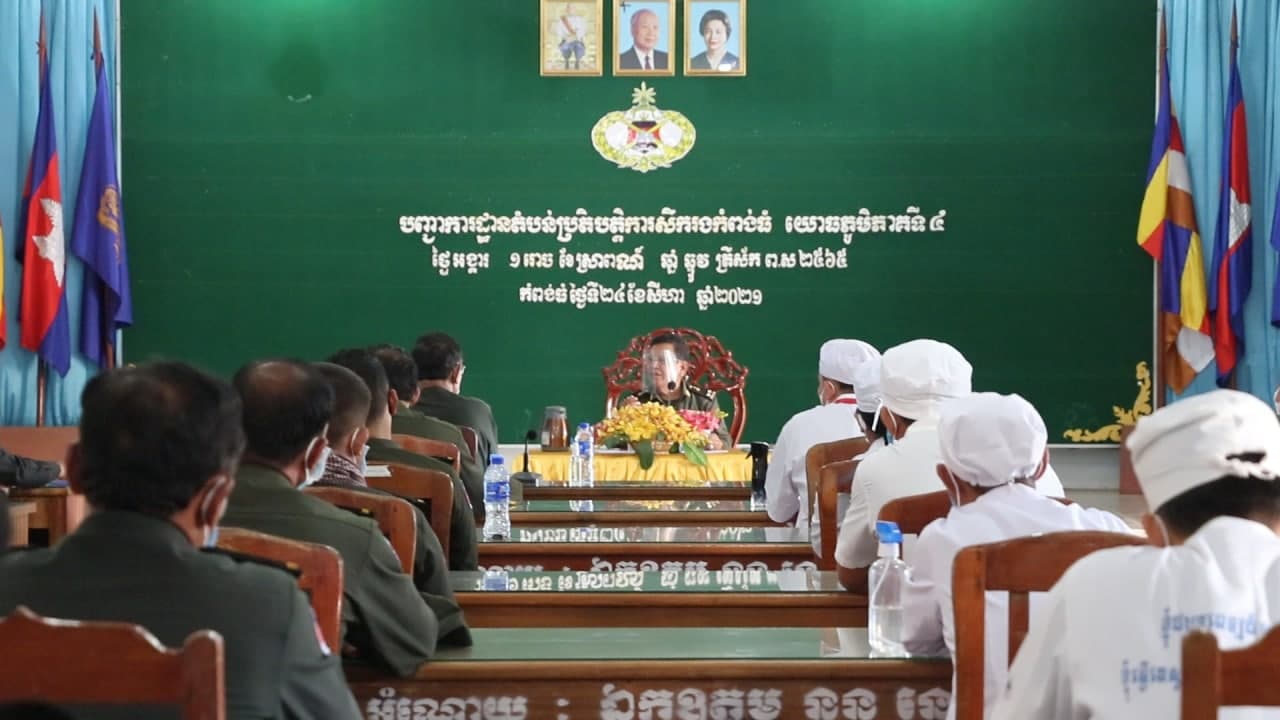 ក្រុមគ្រូពេទ្យ នៃបញ្ជាការដ្ឋានតំបន់ប្រតិបត្តិការសឹករងកំពង់ធំ ចាក់ វ៉ាក់សាំងប្រឆាំងមេរោគកូវីដ-19 ជូនមន្ត្រីរាជការ កងកម្លាំងប្រដាប់អាវុធ និងប្រជាពលរដ្ឋសរុបបានចំនួន ២២.៣១៥នាក់
