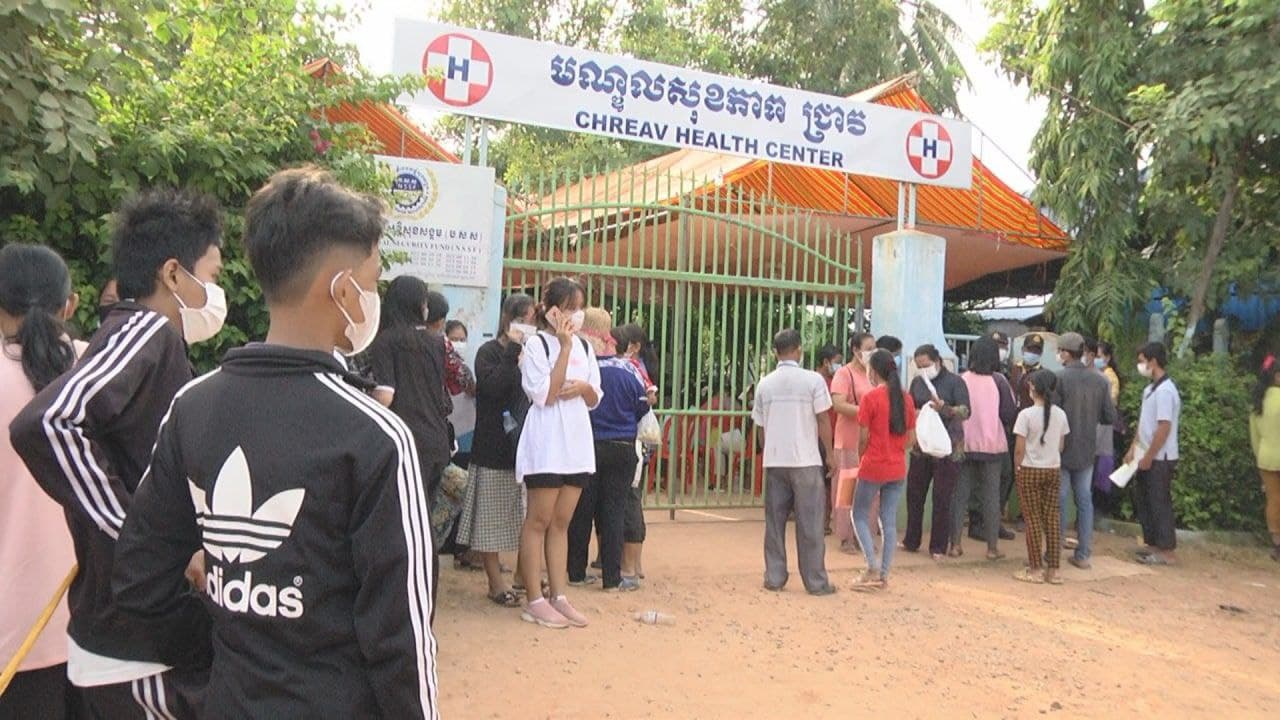 កុមារនិងយុវវ័យនៅសៀមរាបសប្បាយចិត្ដដែលរដ្ឋាភិបាលផ្ដល់វ៉ាក់សាំងបង្ការកូវីដ១៩