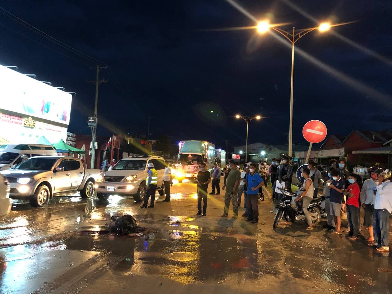 បុរសម្នាក់ត្រូវរថយន្តកុងតឺន័រកិនបែកក្បាលស្លាប់យ៉ាងអាណោចអាធម៏ នៅចំការដូង  ខណ្ឌដង្កោ