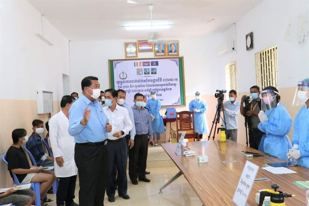 ឯកឧត្តម ជាវ តាយ ជួបសំណេះសំណាល លើកទឹកចិត្តក្នុងយុទ្ធនាការការចាក់វ៉ាក់សាំង ការពារជំងឺកូវីដ-១៩ ថ្ងៃដំបូងជូនដល់កុមារនិងយុវវ័យនៅមន្ទីរពេទ្យបង្អែកខេត្តកំពត