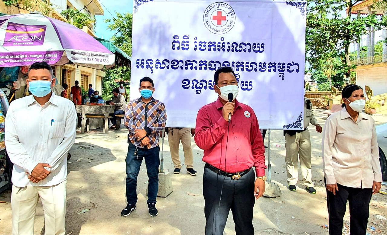 អនុសាខាកាកបាទក្រហមកម្ពុជា ខណ្ឌមានជ័យ បន្តផ្តល់អំណោយមនុស្សធម៌ជូន ប្រជាពលរដ្ឋទីទាល់ក្រ ចាស់ជរាគ្មានទីពឹង ជនពិការ កម្មករ-កម្មការនី ដែលបានបញ្ចប់ការធ្វើចត្តាឡីស័ក