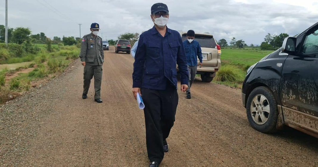 គណៈកម្មាធិការអន្តរក្រសួង បានអញ្ញើញចុះទៅត្រួតពិនិត្យ និងវាយតម្លៃការងារស្តារ ឡើងវិញផ្លូវ និងសាងសង់លូ ចំនួន ០២គម្រោង ស្ថិតនៅខេត្តបាត់ដំបង