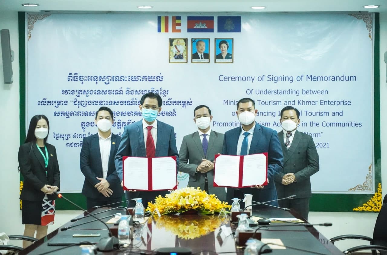 ក្រសួងទេសចរណ៍ចុះអនុស្សរណៈជាមួយសហគ្រិនខ្មែរ ដើម្បីជួយពលរដ្ឋនៅតាមសហគមន៍ទេសចរណ៍ឱ្យចេះបង្កើត និងពង្រីកអាជីវកម្ម ក្រៅពីការងារបម្រើសេវាកម្មទេសចរណ៍