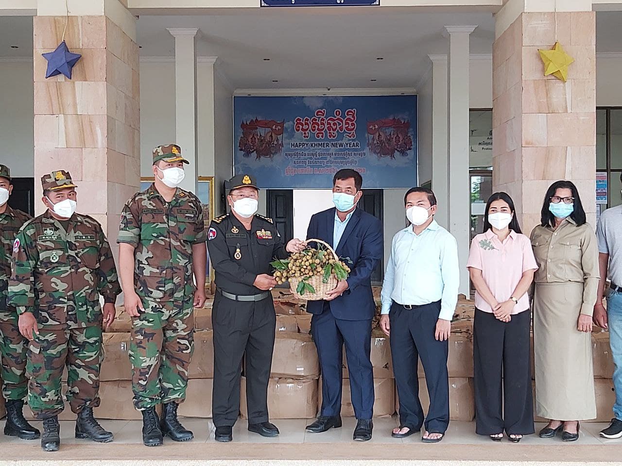 ក្រុមការងាររបស់សម្តេចតេជោ ហ៊ុន សែន បាននាំយកផ្លែមៀន និងផ្លែតាង៉ែនចំនួន ៥តោន ផ្តល់ជូនរដ្ឋបាលខេត្តសៀមរាប