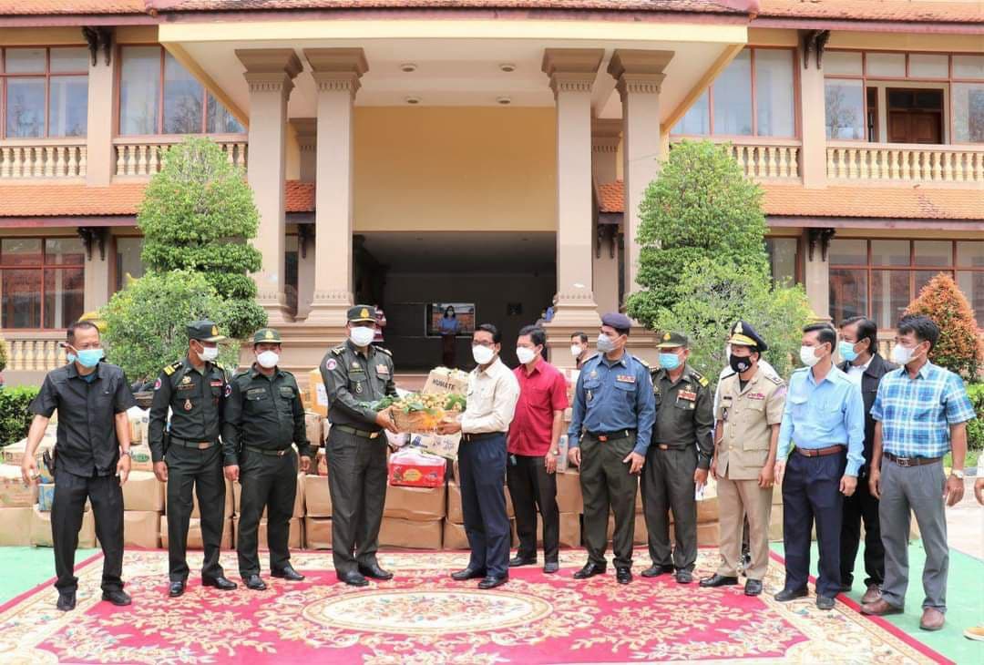 រដ្ឋបាលខេត្តកំពត បានទទួល ផ្លែមៀន និងផ្លែតាង៉ែនចំនួន ៥តោន ដែលជាឣំណោយដ៍ថ្លៃថ្លា របស់សម្តេចតេជោ