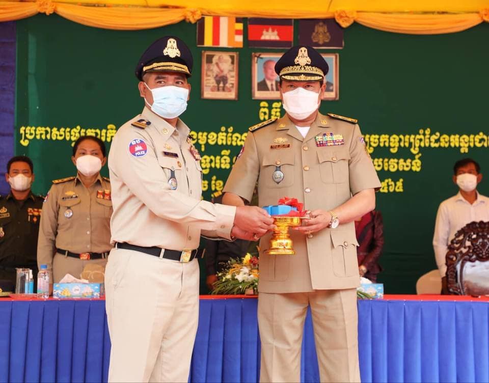 លោកជំទាវ ពុំ ចន្ទីនី សំណេះសំណាល និងទទួលអំណោយម៉ាស់ចំនួន ៤៥០,០០០បន្ទះ ស្មើនឹងទឹកប្រាក់ ១០.០០០ដុល្លារ