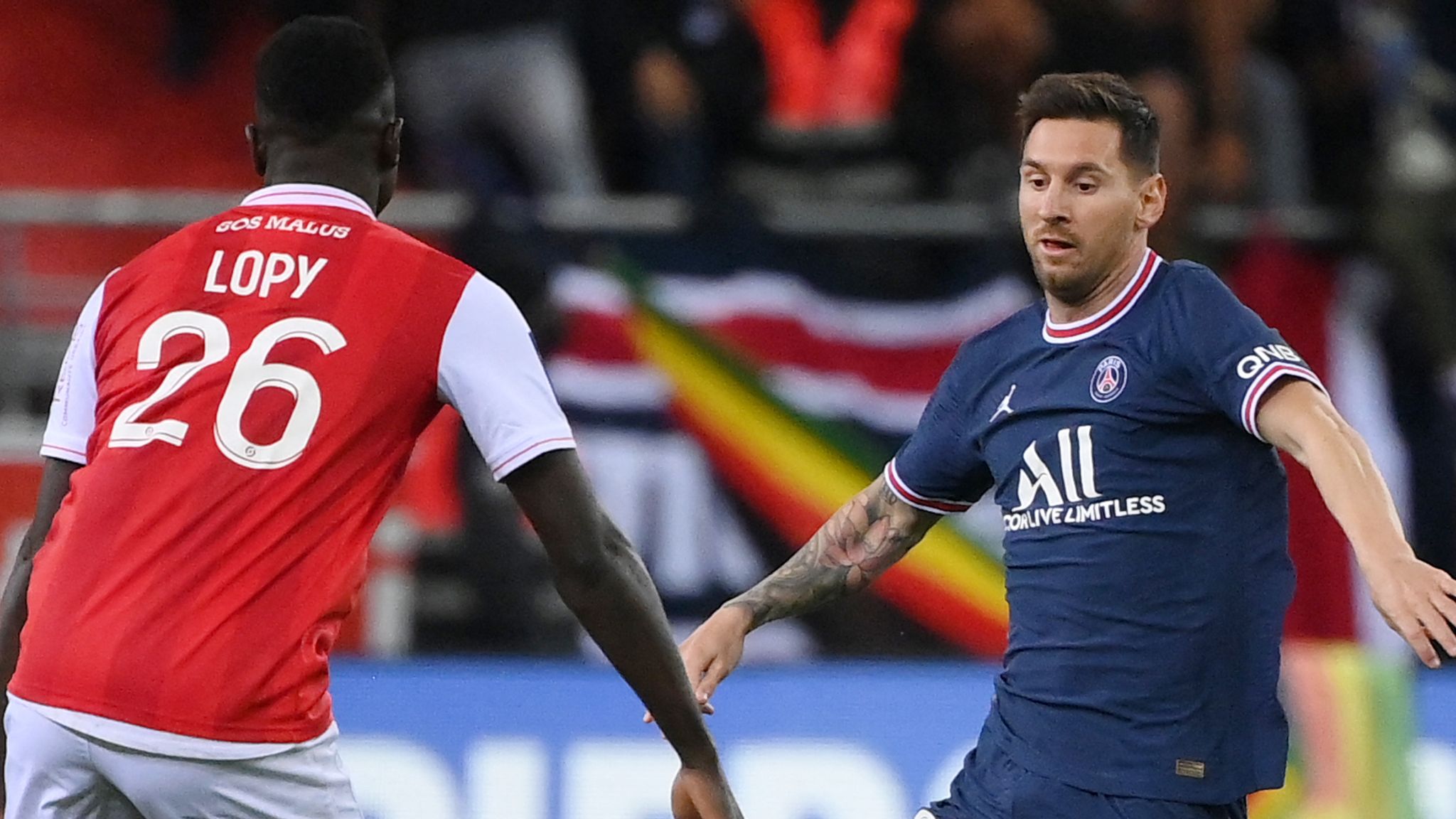 Lionel Messi បង្ហាញខ្លួនលើកដំបូងក្នុងនាមជាកីឡាករបម្រុង ខណៈ PSG យកឈ្នះ ក្រុម Reims  ២-០ នៅ Ligue 1