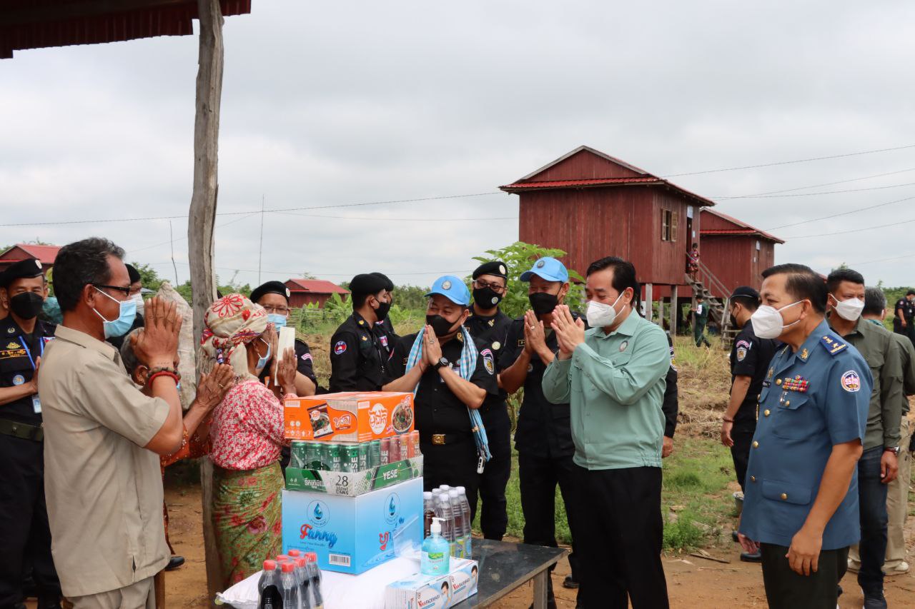 អតីតយុទ្ធជនខេត្តកំពង់ចាម ចំនួន ៣៤គ្រួសារ បានទទួល អំណោយរបស់សម្តេចអគ្គមហាសេនាបតីតេជោ ហ៊ុន សែន នាយករដ្ឋមន្ត្រី