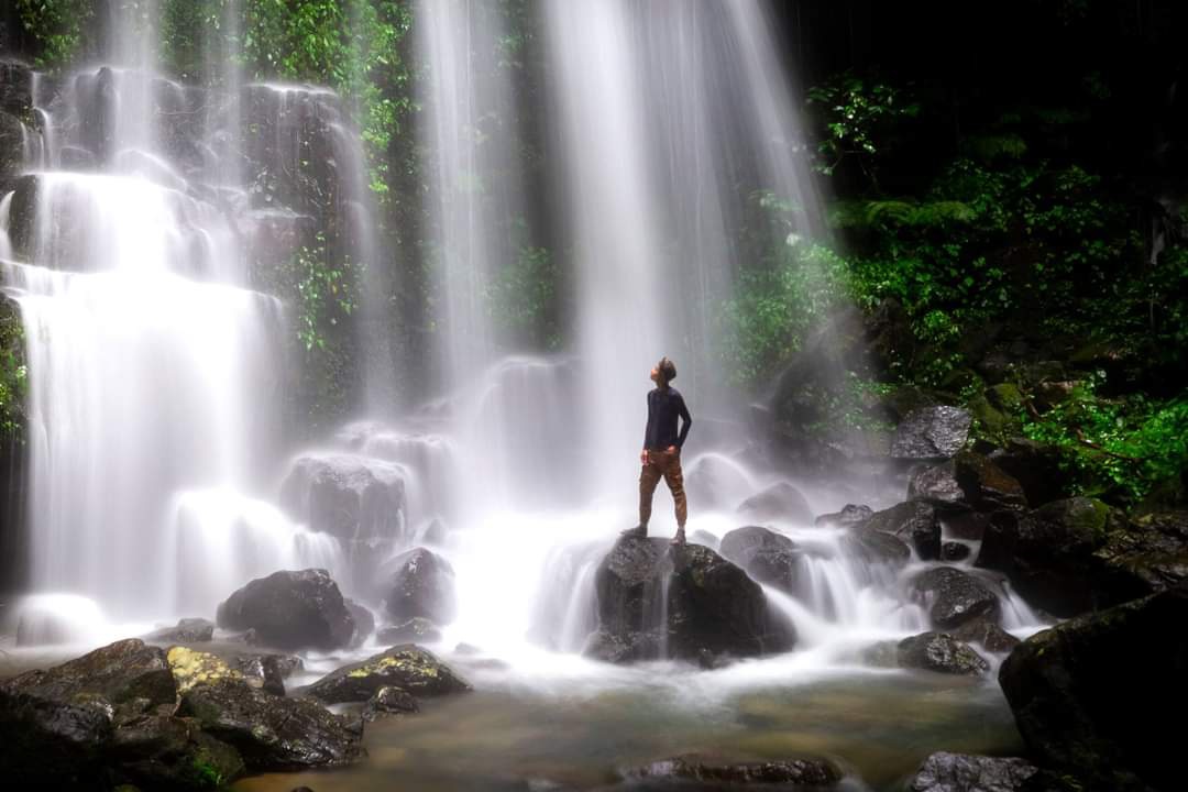 ទឹកធ្លាក់ថ្មជញ្ចាំង