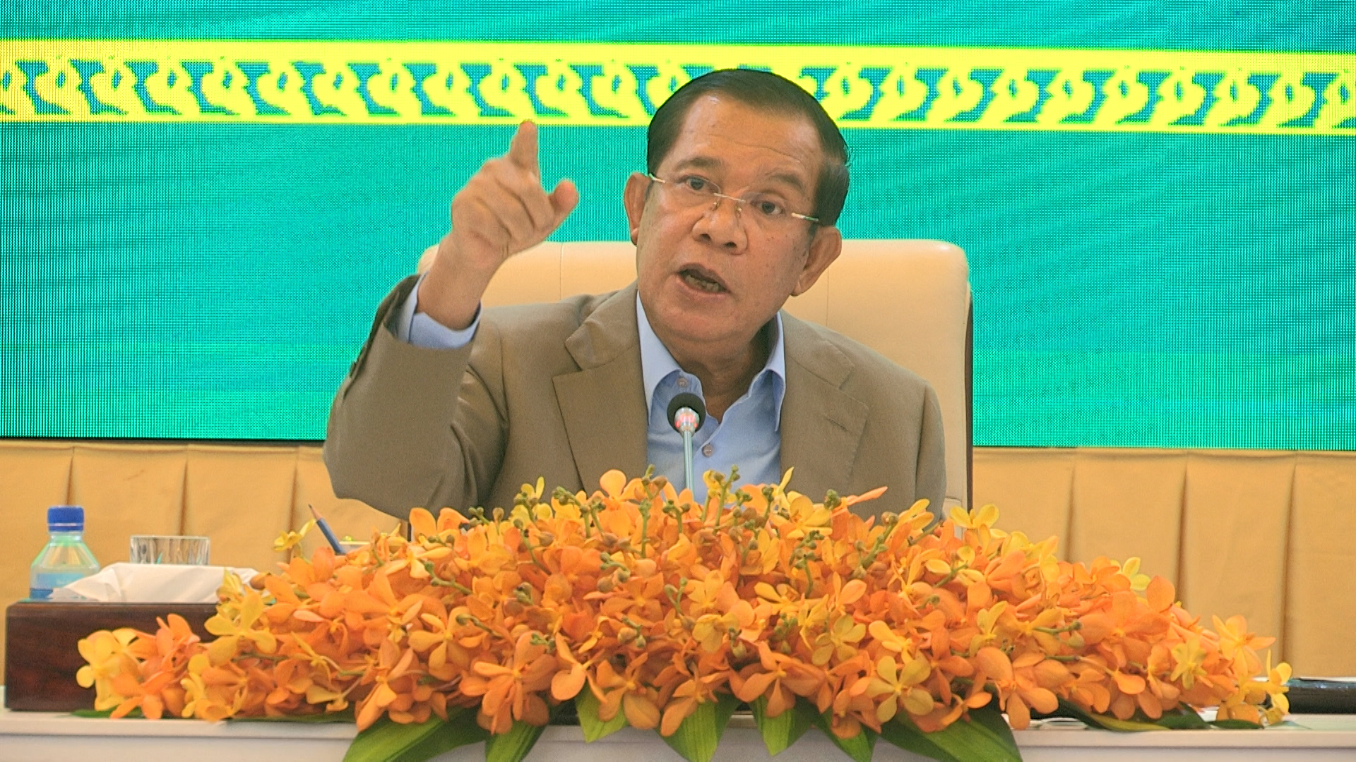 សម្តេចតេជោ ហ៊ុន សែន បញ្ជាក់ថា គ្មានត្រូវការចរចាជាមួយ នរណាទេ សម្តេចត្រូវការដោះស្រាយបញ្ហាកូវីដជូនប្រជាពលរដ្ឋកម្ពុជា